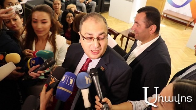 Գալիս են, փաթաթվում, պաչում են, ասում են՝ դու մեր ընկերն ես, բայց ֆեյսբուքում հարձակվում. Վլադիմիր Վարդանյանը դիմում է ՍԴ-ին, պահանջում գնահատական