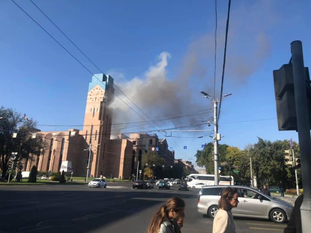 Քաղաքապետարանի գլխավոր մասնաշենքի տարածքում մոտ մեկ ժամ առաջ ծուխ է նկատվել