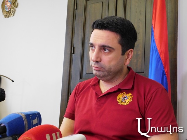 «Հիմա ի՞նչ է Հրայր Թովմասյանն իրեն դրել Հռոմի պապից ավելի կաթոլիկի տեղը ու աշխարհի ամենապարկեշտ իրավաբանի տեղը, ո՞վ չգիտի նա ով է, ինչ է արել». Ալեն Սիմոնյան