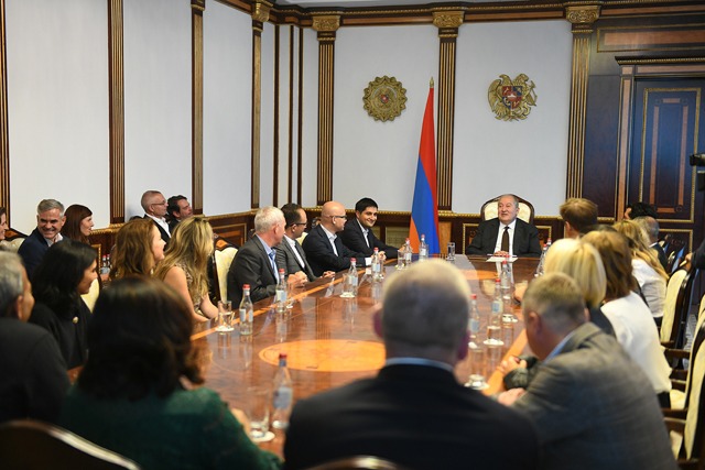 Հայաստանը 21-րդ դարում ավելի շատ հնարավորություններ է ունենալու. նախագահ Արմեն Սարգսյանը հանդիպել է Սթենֆորդի համալսարանի շրջանավարտների հետ