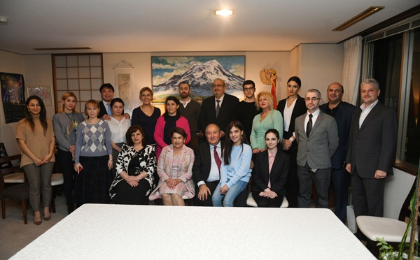 Նախագահ Արմեն Սարգսյանը հանդիպել է Ճապոնիայի հայ համայնքի ներկայացուցիչների հետ