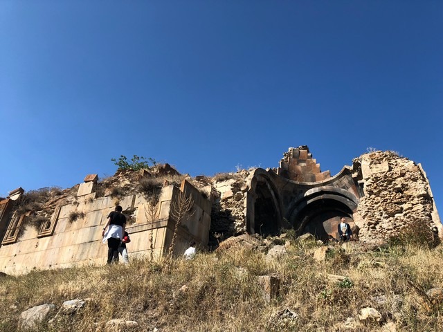 Լյուբան ու Ֆեդիկը՝ 10-րդ դարի հայ եկեղեցու պատերին