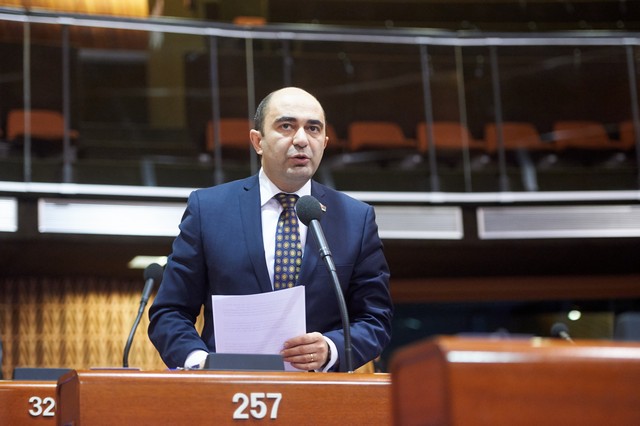 Գլխատեցիք խաղաղ բնակչությանը, կտրեցիք տարեցների ականջները. ո՞ւր մնաց ժողովրդավարությունը. Էդմոն Մարուքյանը ԵԽԽՎ-ում՝ ադրբեջանցի պատվիրակին