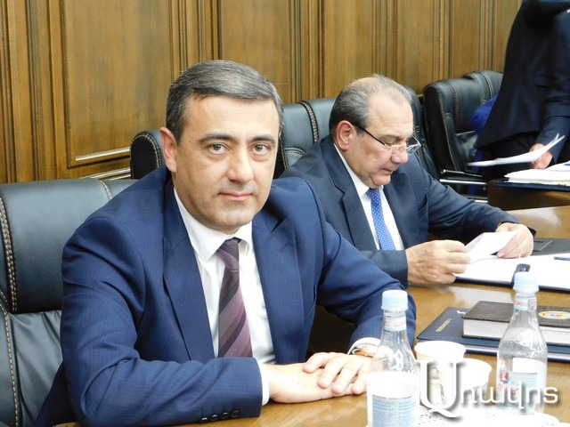 ԱԱԾ տնօրենը վստահեցնում է՝ Վանեցյանը չի ձերբակալվի, իսկ Հրայր Թովմասյանի գործում քաղաքական հետապնդում չկա, նրա երեխաները 16 տարեկան չեն, 23, 25 են