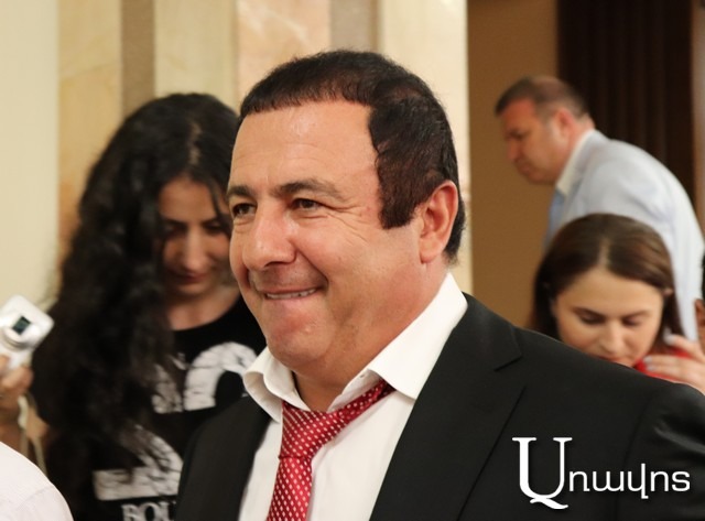«Բա դրանք կարա՞ն լինեն օգնականներ եւ խորհրդականներ». Ծառուկյանը դժգոհ է պաշտոնյաներից