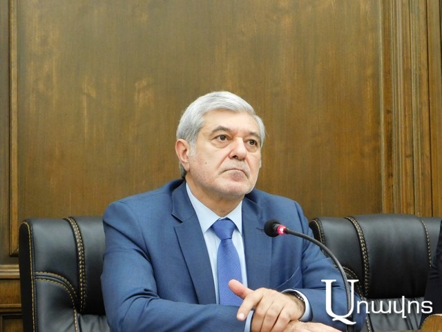 «Եթե դա համարվում է քաղաքական հալածանք, ապա քաղաքակիրթ ամբողջ աշխարհում ուրեմն բոլորին հալածում են». Հովհաննես Իգիթյանը՝ Բաբլոյանի, Արսեն Բաբայանի մասին