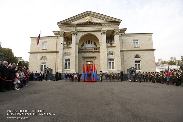 Նախագահի աշխատակազմում ծառայողական մեքենաները կկրճատվեն 7-ով. Էմիլ Տարասյան