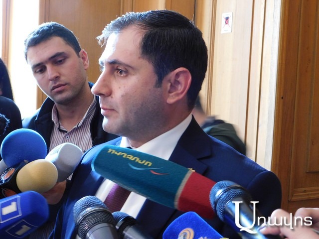 «Ժպտում եմ: Ինձ հետ նման քննարկում չի եղել, ես նման պաշտոնի չեմ հավակնում». Սուրեն Պապիկյանը՝ ԱԱԾ տնօրեն դառնալու լուրերի մասին