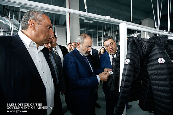 Նիկոլ Փաշինյանը ներկա է գտնվել Երևանում հագուստի նոր արտադրամասերի բացմանը. կարի արտադրամասերում ստեղծվել է 1000 նոր աշխատատեղ