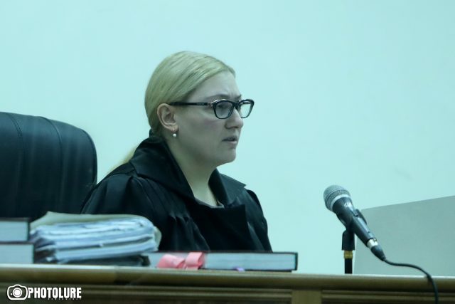 Քոչարյանի պաշտպանները չեն ներկայացել դատարան. միջնորդության մեջ նշված է՝ անհավասար պայմաններում են հայտնվել