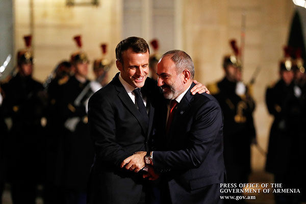 Ֆրանսիայի նախագահն իր զորակցություն է հայտնել Հայաստանի իշխանություններին ու հայ ժողովրդին՝ խնդիրը խաղաղ կարգավորելու գործում
