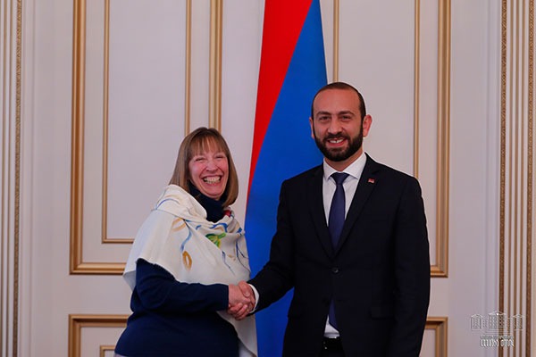 ԱՄՆ դեսպանը լիակատար աջակցություն է հայտնել ՀՀ-ում իրականացվող բարեփոխումներին. ԱԺ նախագահն ընդունել է Լին Թրեյսիին
