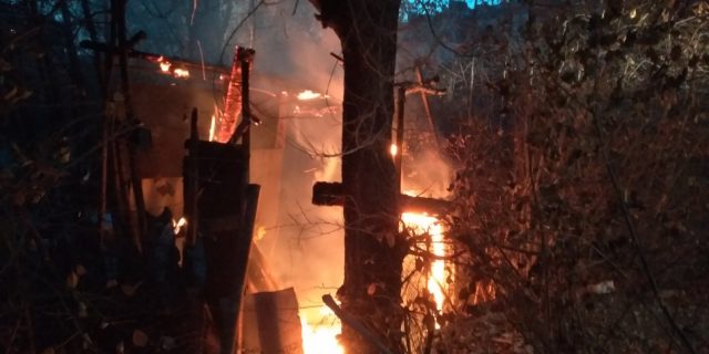 Գյումրի քաղաքում փայտե տաղավարն ամբողջությամբ այրվել է