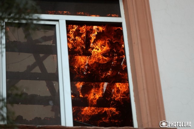 Երևանի Առաքելյան փողոցի տներից մեկում այրվել են տան տանիքը, գազօջախը, սառնարանը