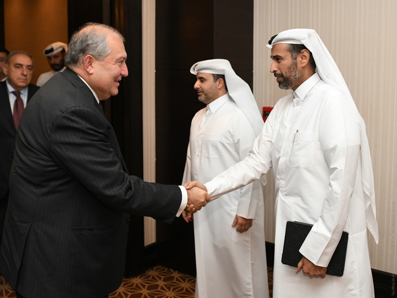 Պայմանավորվածություն է ձեռք բերվել գործարարների փոխայցելությունների. Արմեն Սարգսյանը հանդիպել է Կատարի քաղաքի և շրջակա միջավայրի հարցերով նախարարի հետ