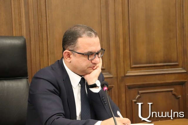 «Առաջին բանը, որ այնտեղ զբոսաշրջիկը տեսնում է, դա կովն ու թրիքն է». Պապոյանը նախարարին բողոքեց՝ 10-րդ դարի ամրոցն անգամ չենք կարողանում ներկայացնել