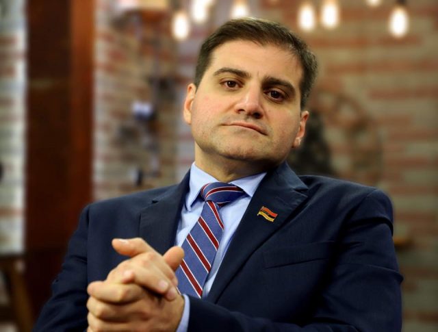 Քանի որ իշխանությունը չի կարողանում պաշտպանել Հայաստանի պետականությունը, այդ գործը իրենց վրա պետք է վերցնեն հայկական քաղաքական կուսակցությունները․ Արման Բաբաջանյան