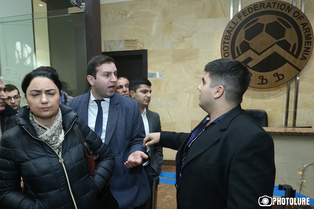 ՀՖՖ անդամությունը կասեցված կազմակերպությունների ներկայացուցիչներին չթողեցին մտնել ֆեդերացիայի շենք