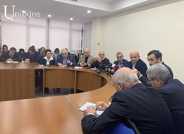 Հանրային խորհրդի առաջին նիստը՝ «մալախովյան թոք շոու». (Ֆոտոշարք)