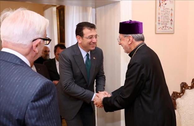 Ստամբուլի քաղաքապետը Սուրբ Ծննդյան տոնի առթիվ այցելել է Թուրքիայի կաթոլիկ հայերի առաջնորդին. Ermenihaber