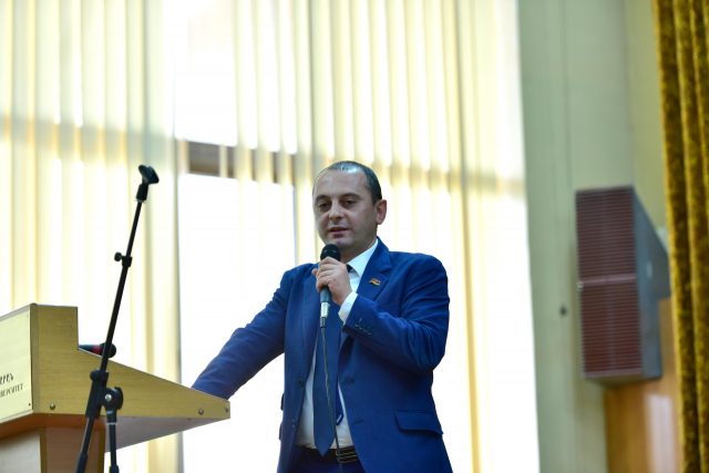 «Ոստիկանին մատով կպնողը պետք է պատժվի օրենքով». «Իմ քայլի» պատգամավոր