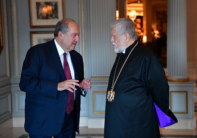 Իր զորակցությունը հայտնելով Մեծի Տանն Կիլիկիո կաթողիկոսին և, ի դեմս նրա, լիբանանահայ գաղութին` ՀՀ նախագահը նաև աջակցելու պատրաստակամություն է հայտնել