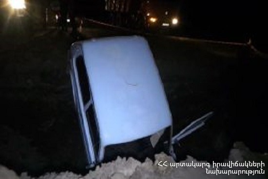 «Mercedes C» մակնիշի ավտոմեքենան ընկել է մոտակա ձորակը
