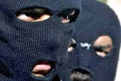 Դիմակավորված ավազակային հարձակում` Արարատի մարզում. դանակահարելու սպառնալիքով թոշակառու ամուսիններից գումար են հափշտակել. Shamshyan.com