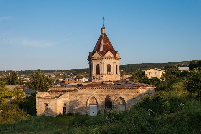 Ղրիմի հայկական եկեղեցու տարածքում կառուցվել են ապօրինի շինություններ. Region monitor