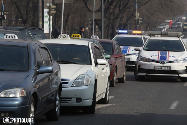 «Մեր բիզնեսը լուծարման եզրին է. ով քնից արթնանում՝ մի հատ օնլայն տաքսի է բացում». Տաքսի ծառայության ներկայացուցիչ