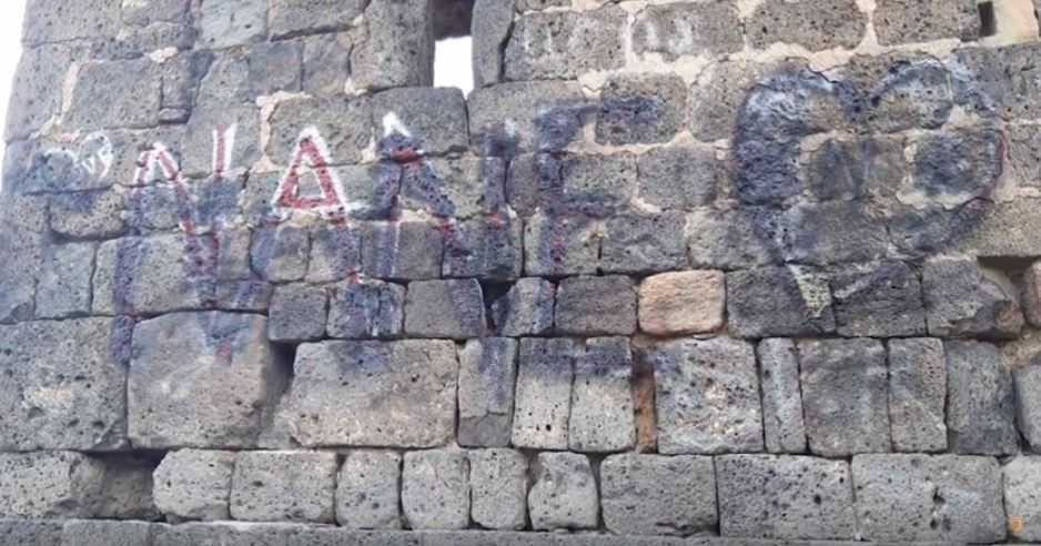 Ալավերդիում հայտնաբերել են եկեղեցու պատին ներկով գրառումներ արած պատանուն (Տեսանյութ)