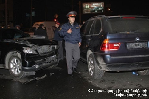 Մոսկովյան և Աբովյան փողոցների խաչմերուկի մոտակայքում բախվել է երեք ավտոմեքենա