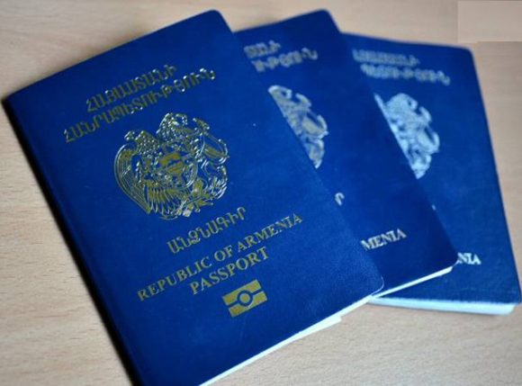 Եթե անձը, ՀՀ քաղաքացու անձնագիրը ձեռք է բերում՝ ներկայացնելով համապատասխան փաստաթուղթ, որում ծննդավայրը նշված է «Ադրբեջանի ԽՍՀ», ապա նրա անձնագրում նշվում է «Ադրբեջան»