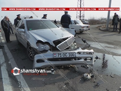 Էջմիածին քաղաքի մոտ Mercedes-ներ են բախվել, որոնցից մեկը 1 մետր բարձրությունից ընկել է․ կա 4 վիրավոր․ Shamshyan.com
