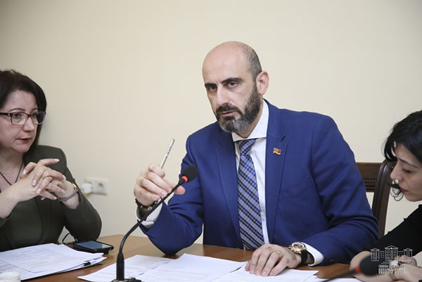 Քննարկվել են կենսաթոշակներին, նպաստներին վերաբերող օրենսդրական նախաձեռնություններ