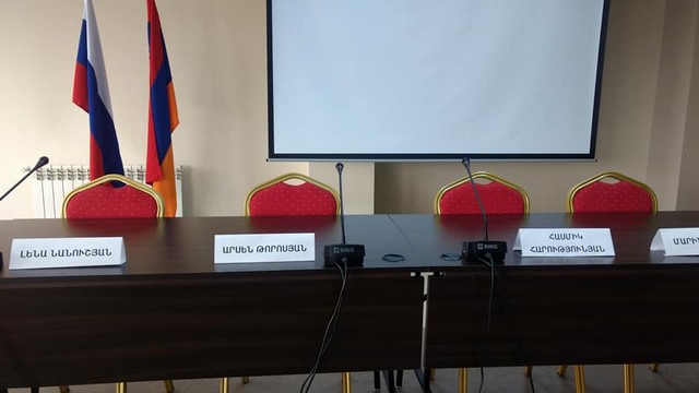 ՁԻԱՀ-ի կենտրոնի աշխատակիցները հավաքվել, սպասել են, բայց առողջապահության նախարարությունից որեւէ մեկը նրանց հետ հանդիպելու չի գնացել