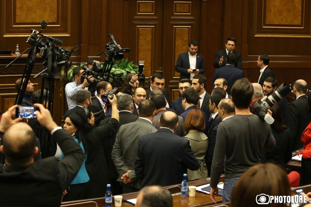 «Սեւերի մեդիան ամեն օր քարոզարշավ է անելու, ինչի՞ եք իրենց այդ շանսը տալիս, ինչի՞ եք օգնում Սերժ Սարգսյանին, այս ի՞նչ դավադրություն է». Մարուքյանը՝ «Իմ քայլին»