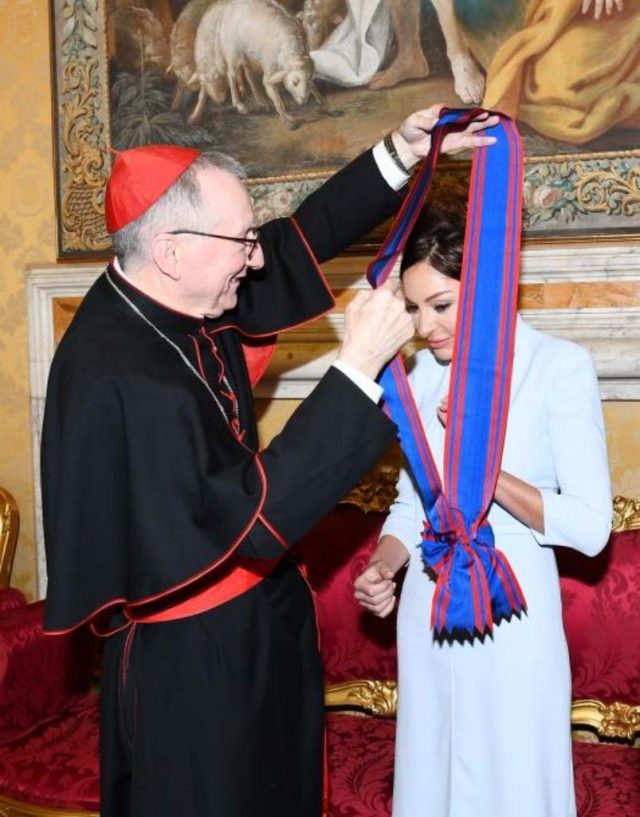 Մեհրիբան Ալիևան Վատիկանում պարգևատրվել է Պիոս Պապի ասպետական ուխտի Մեծ Խաչի շքանշանով