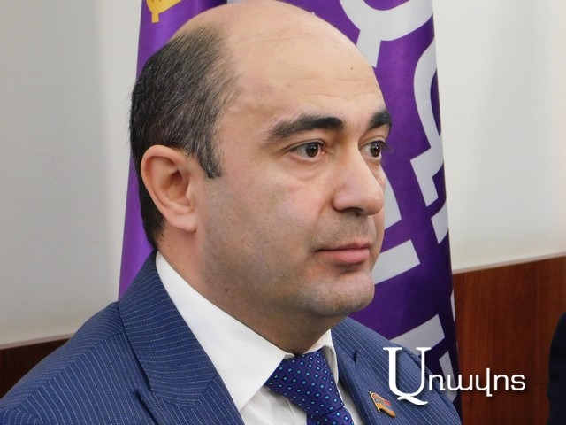 Սպասենք մի նոր հոդվածի, թե ինչ էլ լիներ, ամեն դեպքում, ծնողները բողոքելու էին ու հետևաբար ինքը մեղք չունի. Էդմոն Մարուքյան