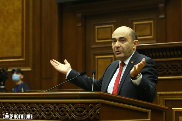«Տաքսիի մեջ ավելի հեշտ է վարակվել, եթե քեզանից առաջ կորոնավիրուսով վարակված է տեղափոխվել, քան մետրոյում». Էդմոն Մարուքյան