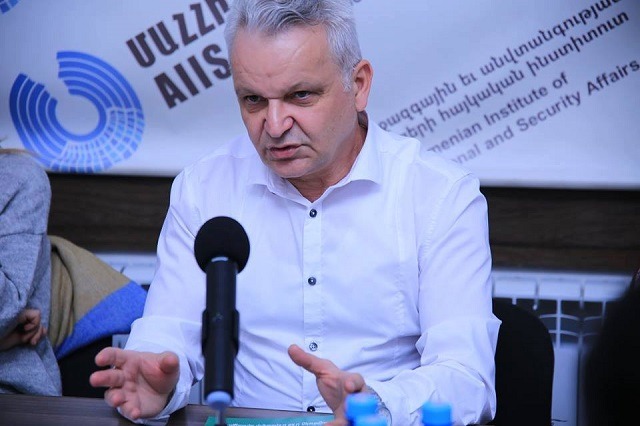 «Գերակշռող կարծիք է, որ Հայաստանում ու Արցախում չեն կարող տարբեր արժեհամակարգեր լինել». Գեղամ Բաղդասարյան