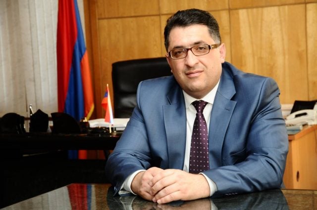 «Խնդրում-աղաչում էի՝ գոնե քթներդ փակեք, դիմակը նորմալ դրեք, չէին լսում». Չարենցավանի քաղաքապետը ևս վարակվել է կորոնավիրուսով. «Հրապարակ»