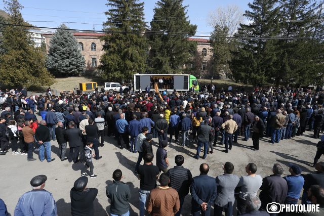 «Քյասիբին տղա է ծնվում, ուրախությունից բանը կտրում է, հիմա էս ազատությունը, էս հաղթանակը…ուրախությունից չբռնենք եսիմ ինչեր անենք». Սասուն Միքայելյան