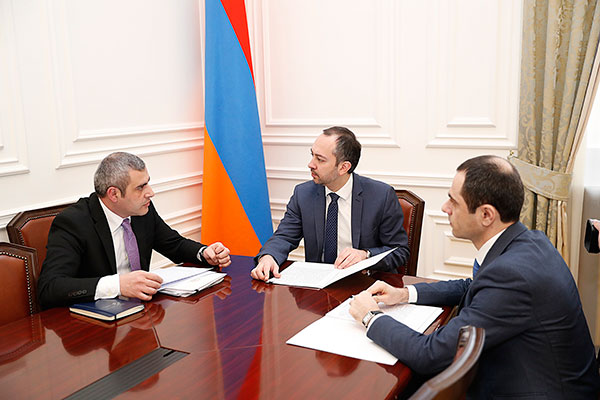 Էդուարդ Աղաջանյանին է ներկայացվել կորոնավիրուսի ներթափանցումը կանխելուն ուղղված վերահսկողական աշխատանքների ընթացքը