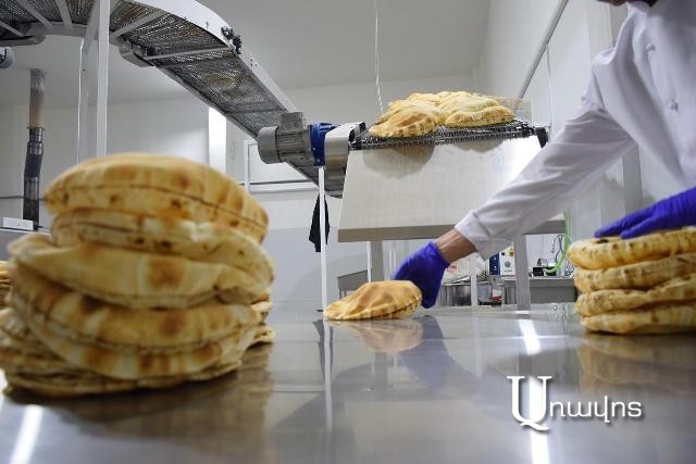 Արտադրողները տատիկ-պապիկներին հաց ու պանիր են տարել