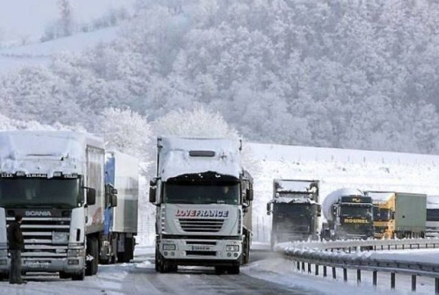Ստեփանծմինդա-Լարս ավտոճանապարհը փակ է ձնահյուսի վտանգի պատճառով. ռուսական կողմում մոտ 274 բեռնատար է կուտակված