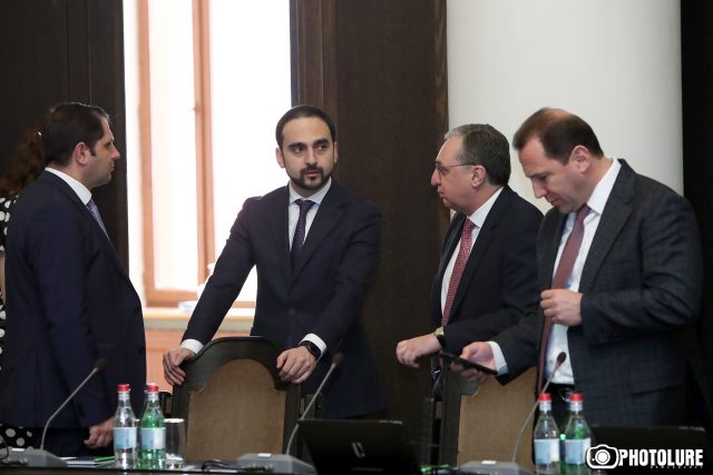 Դավիթ Տոնոյան. «Մեկուսացումից եւ ինքնամեկուսացումից տասնյակ զինծառայողներ վերադառնում են ծառայության»