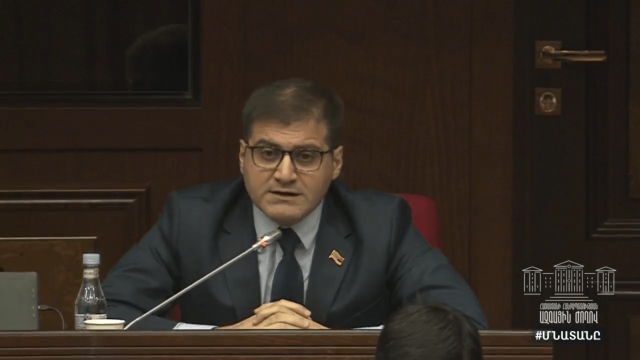«Դուք հրաշալի խուսափում եք բոլոր հարցերին ուղղակի պատասխանելուց». պատգամավորը՝ Ջանջուղազյանին