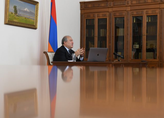 Այս շատ զգայուն, ողբերգական իրադարձությունը մեզ ուղերձ է հղում, որ մենք կարող ենք մեր կյանքը կազմակերպել՝ ավելի քիչ վնաս հասցնելով բնությանը․ Արմեն Սարգսյան