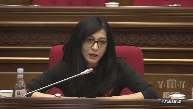 «Ինչո՞ւ 500 000 ընտանիքի եւ ինչո՞ւ հենց 100 000 դրամ». Մարուքյանից բացահայտում են սպասում